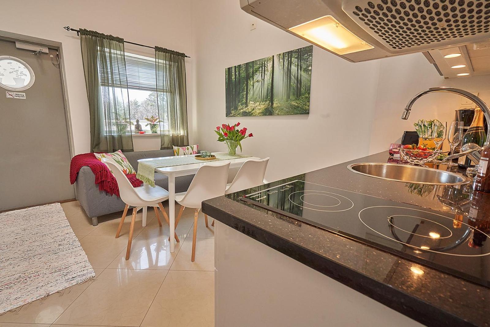 Staylong Hotell Täby Extérieur photo